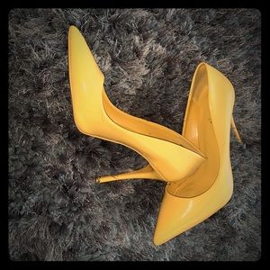 Aldo yellow patent leather pumps!